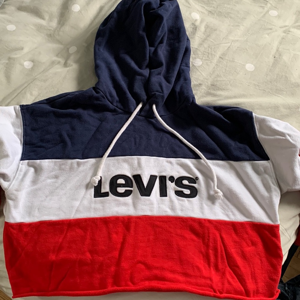 Levi’s cropped sweater size medium